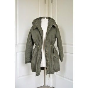 Fall/winter coat with hood, army green color, a.n.a. size L
